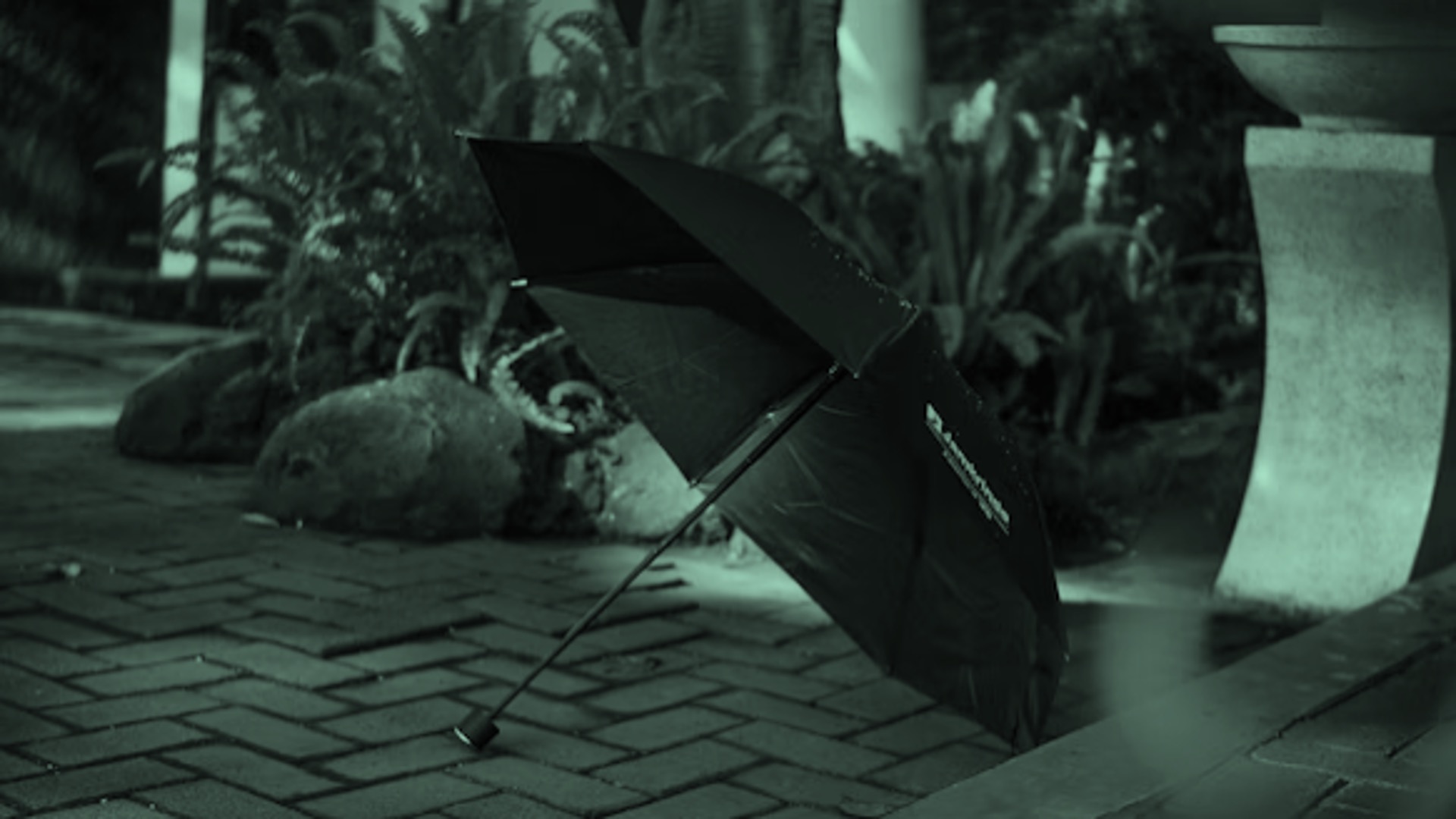 Box3 umbrella logo